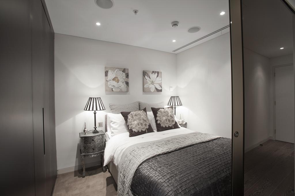 Apartments The Strand Londen Kamer foto